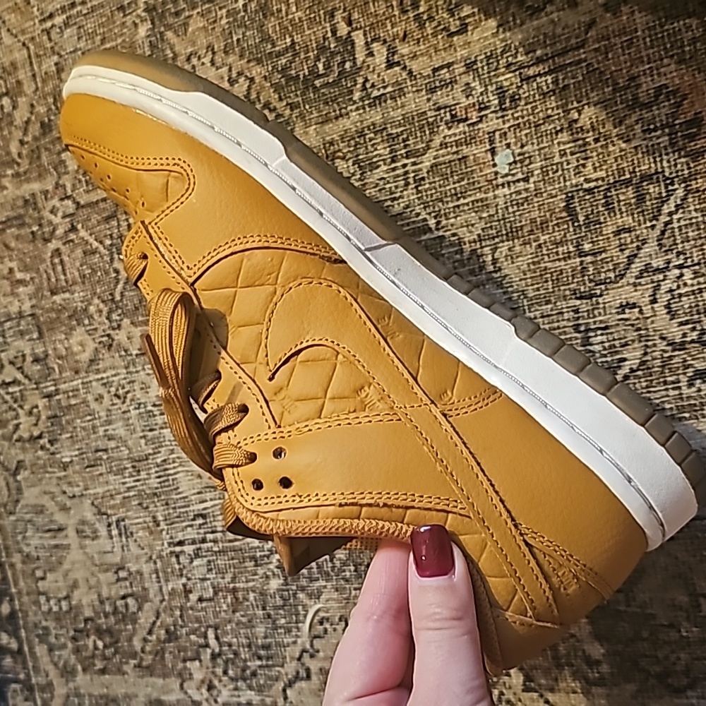 Nike Dunk Low Retro “Quilted Wheat” - Picture 7 of 8